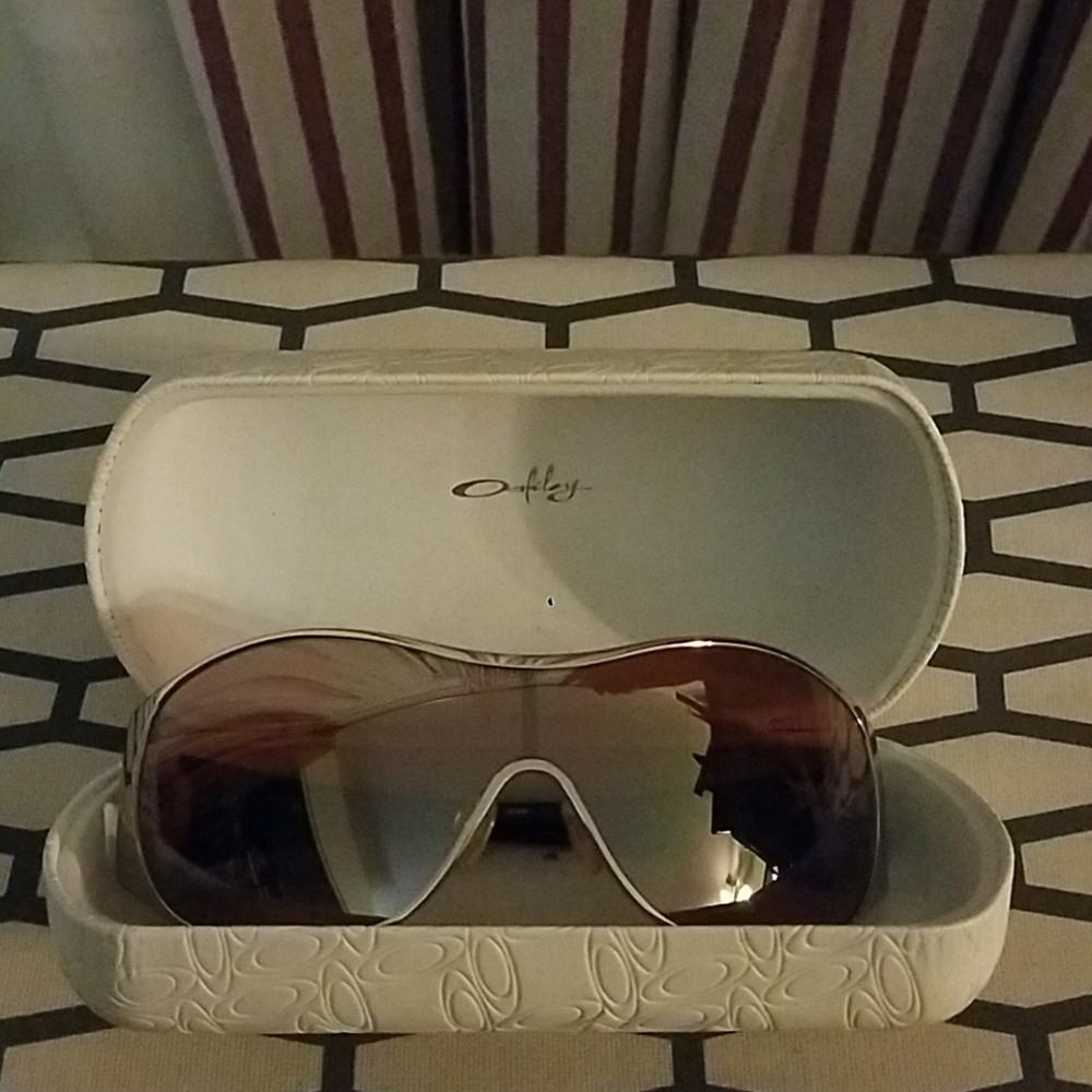 Oakley Breathless sunglasses